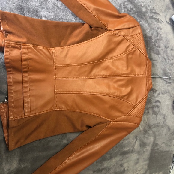 Brown leather jacket - Picture 2 of 4